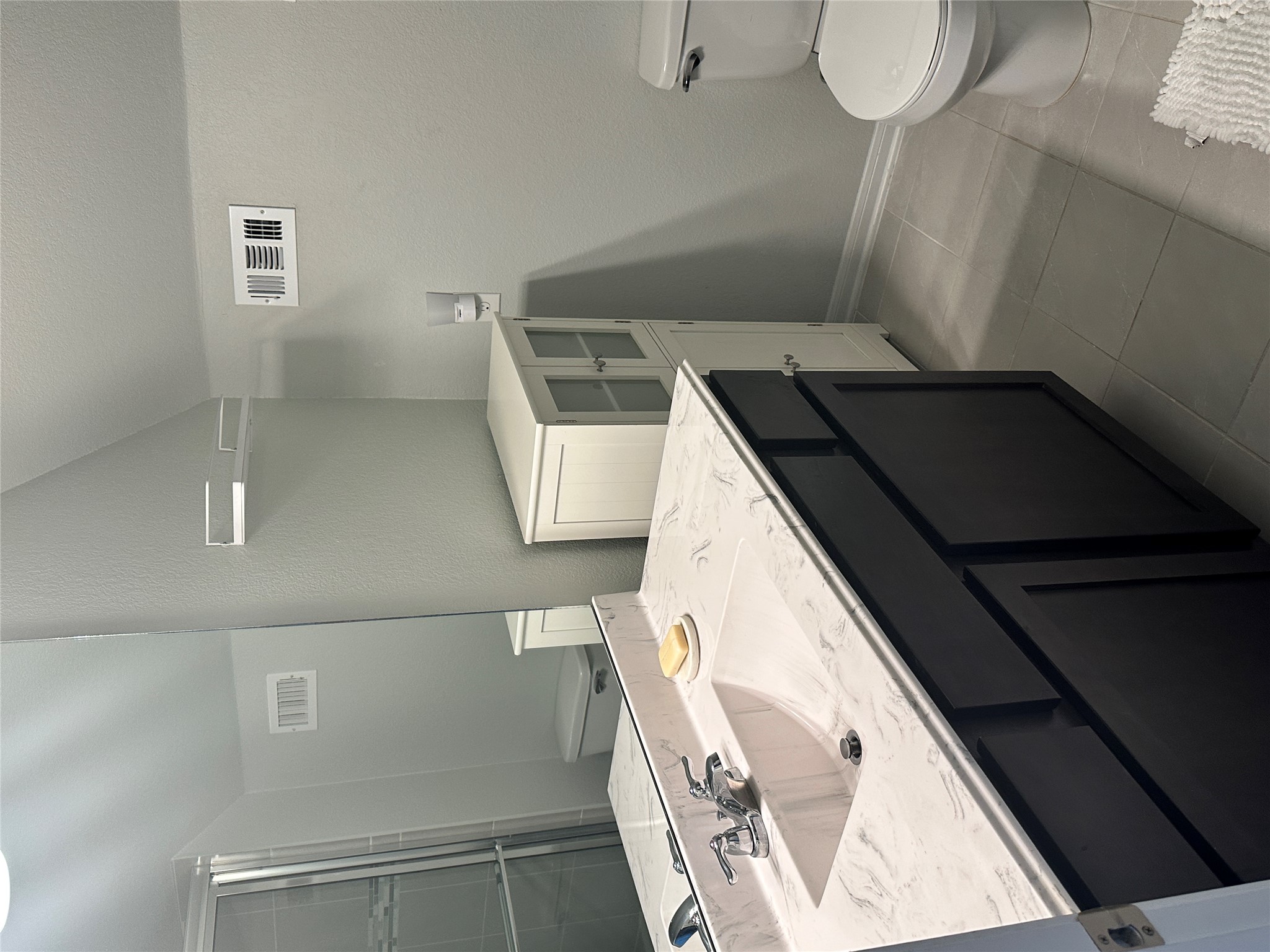 1269 Nevarez Kyle, TX 78640 - Photo 23 of 27 3rd floor bathroom