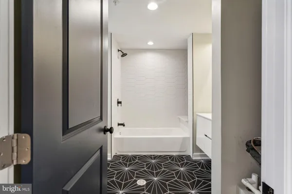 $1,275 | 431 South 62nd Street, Unit 1, Philadelphia, PA 19143