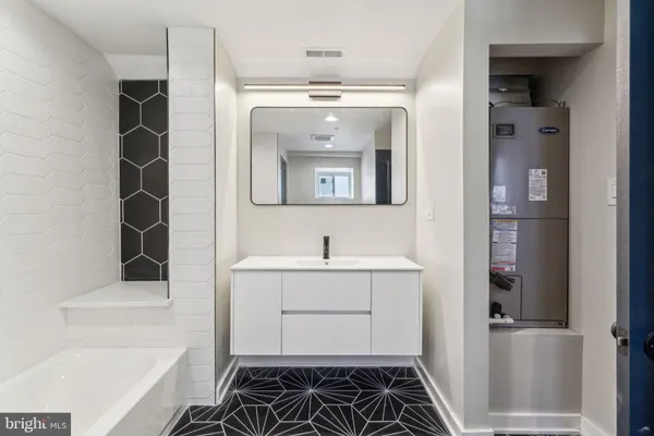 $1,275 | 431 South 62nd Street, Unit 1, Philadelphia, PA 19143