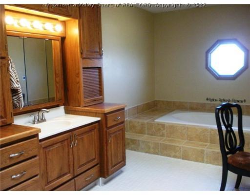 813 Ridgeview Drive Ripley, WV 25271 - Photo 9 of 16 Master Bath/Spa.