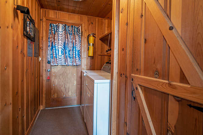 64145 Tyler Road Bend, OR 97703 - Photo 11 of 17 64145 Tyler Rd Bend OR 97701-small-013-0