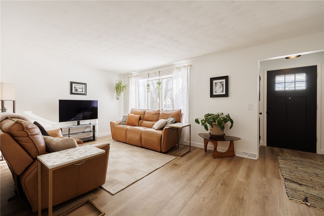 928 Plank Road Penfield, NY 14526 - Photo 4 of 22