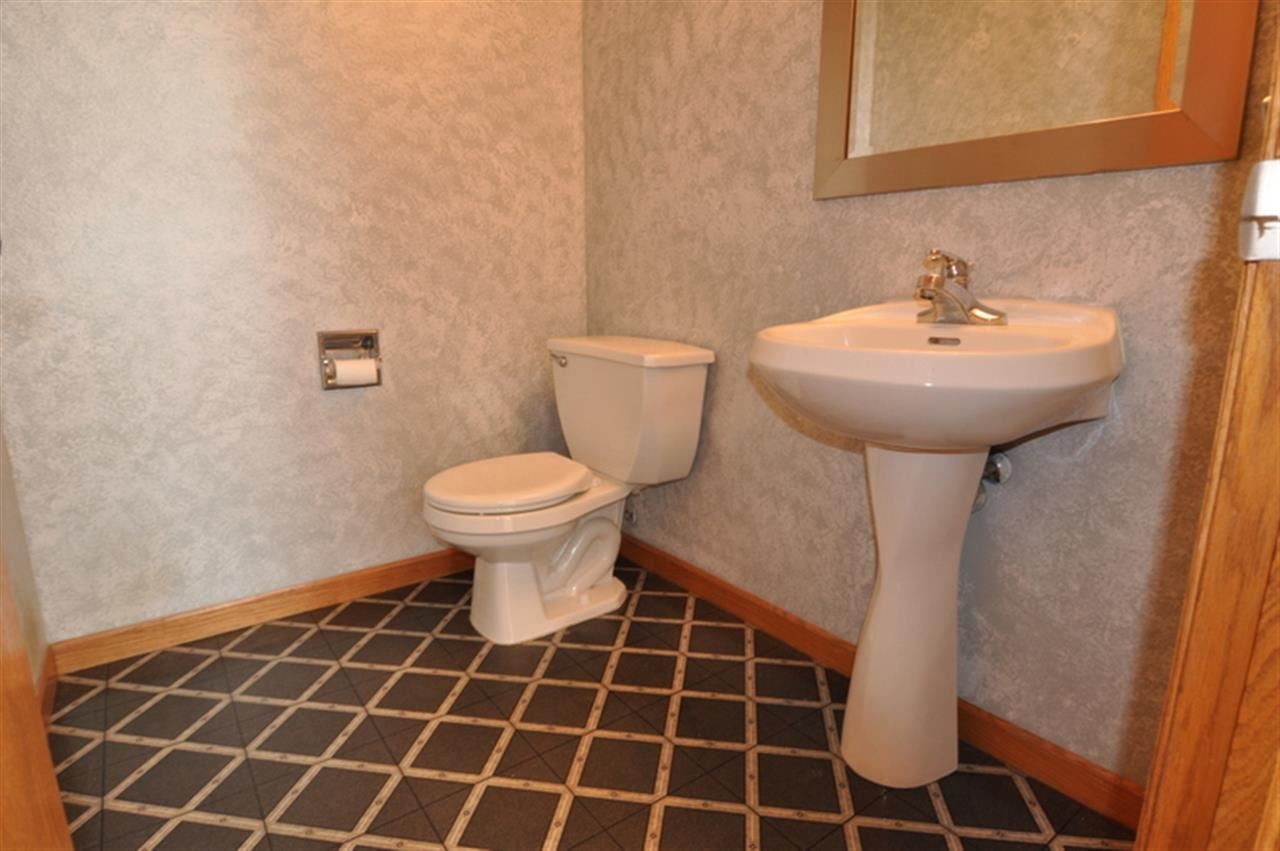 1821 Mehaffey Bridge Road Northeast Solon, IA 52333 - Photo 5 of 25 Gallery Image 5