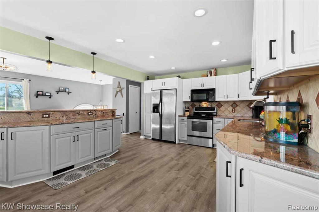 3190 West Coon Lake Road Howell, MI 48843 - Photo 8 of 38