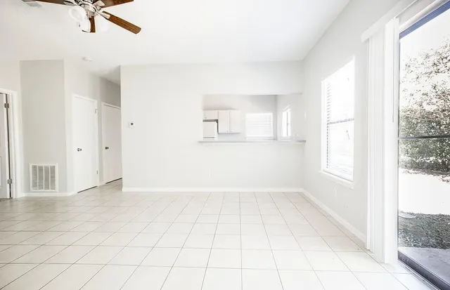 $1,050 | 3707 Buffalo Springs Trail, Unit 301, Georgetown, TX 78628