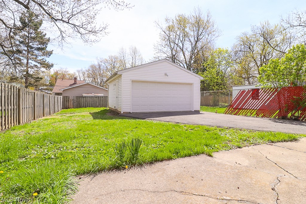1563 Winchester Road Lyndhurst, OH 44124 - Photo 4 of 35 Gallery Image 4