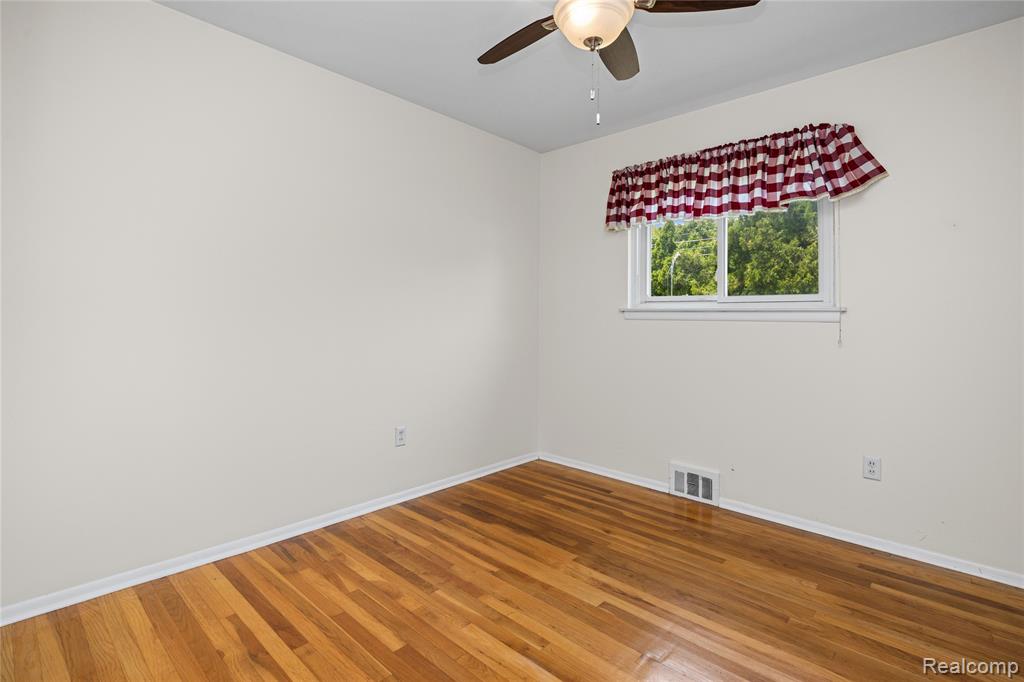 14743 Newburgh Road Livonia, MI 48154 - Photo 22 of 48