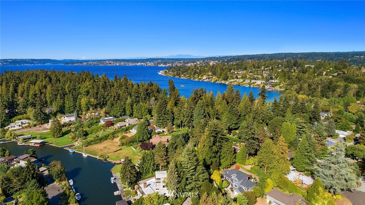 3112 Hunts Point Circle Hunts Point, WA 98004 - Photo 2 of 40