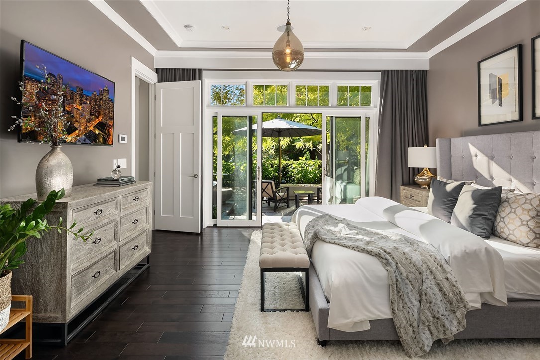 3112 Hunts Point Circle Hunts Point, WA 98004 - Photo 15 of 40 a bedroom with a bed and a window