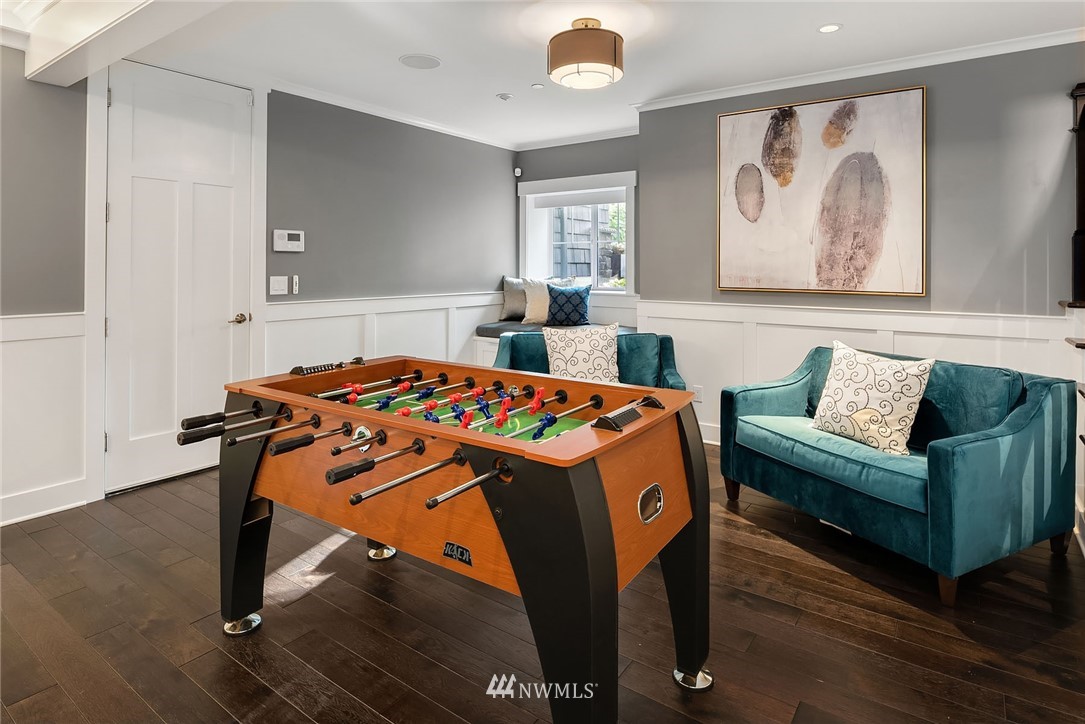 3112 Hunts Point Circle Hunts Point, WA 98004 - Photo 31 of 40 a bedroom with a bed and window