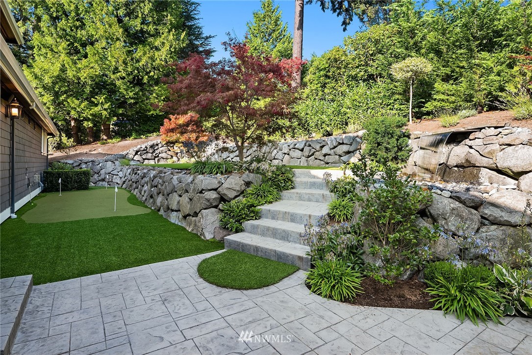 3112 Hunts Point Circle Hunts Point, WA 98004 - Photo 37 of 40 a view of a garden with a bench