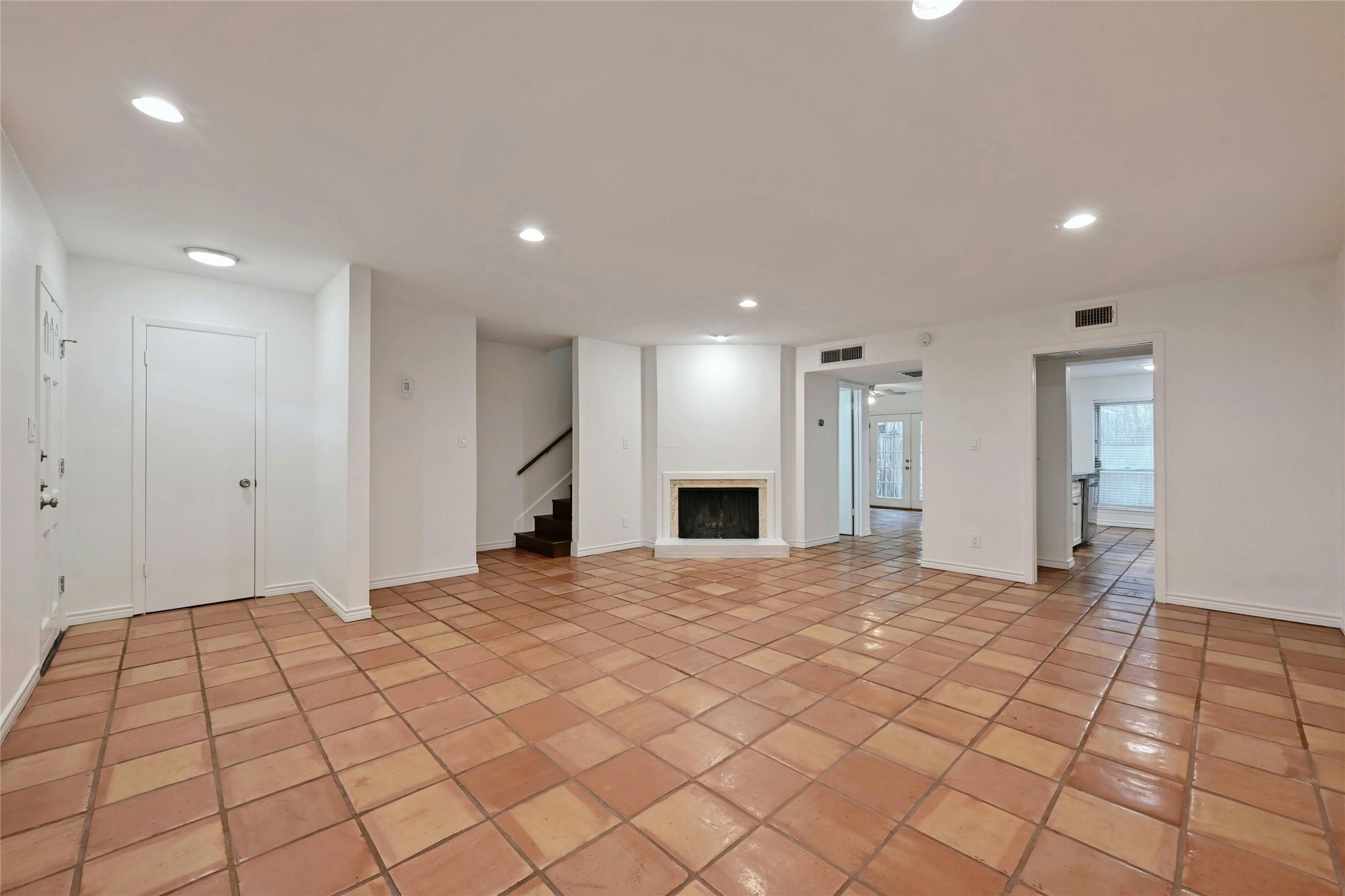 6637 Valleyside Road Austin, TX 78731 - Photo 5 of 27