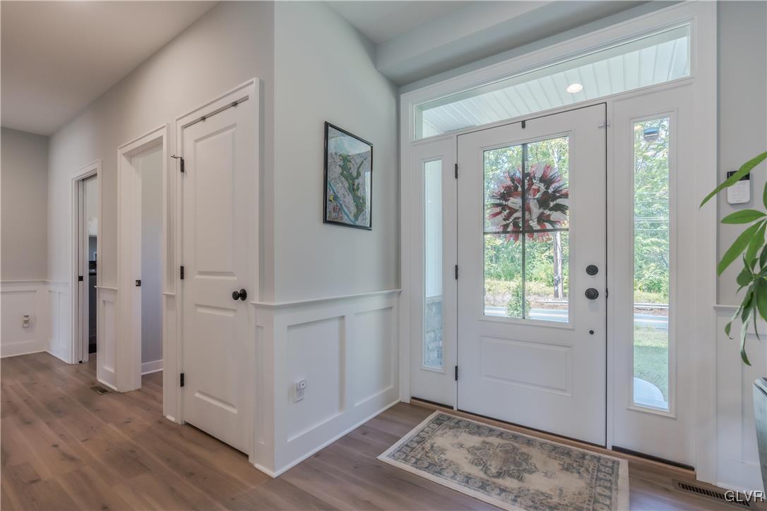 150 Mauch Chunk Road Whitehall, PA 18052 - Photo 5 of 43 Foyer