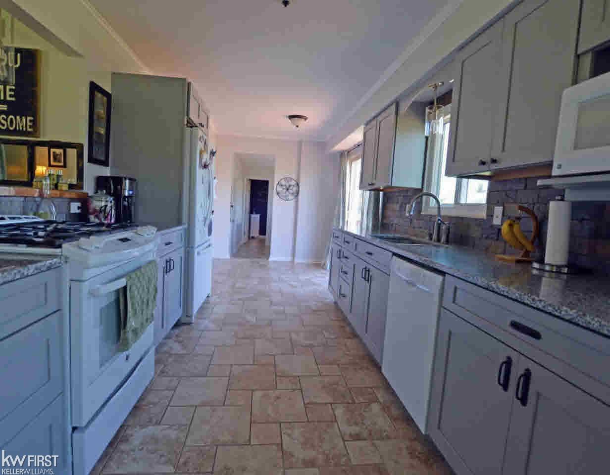 3468 West Ray Road Grand Blanc, MI 48439 - Photo 3 of 32 21297836-2.JPG