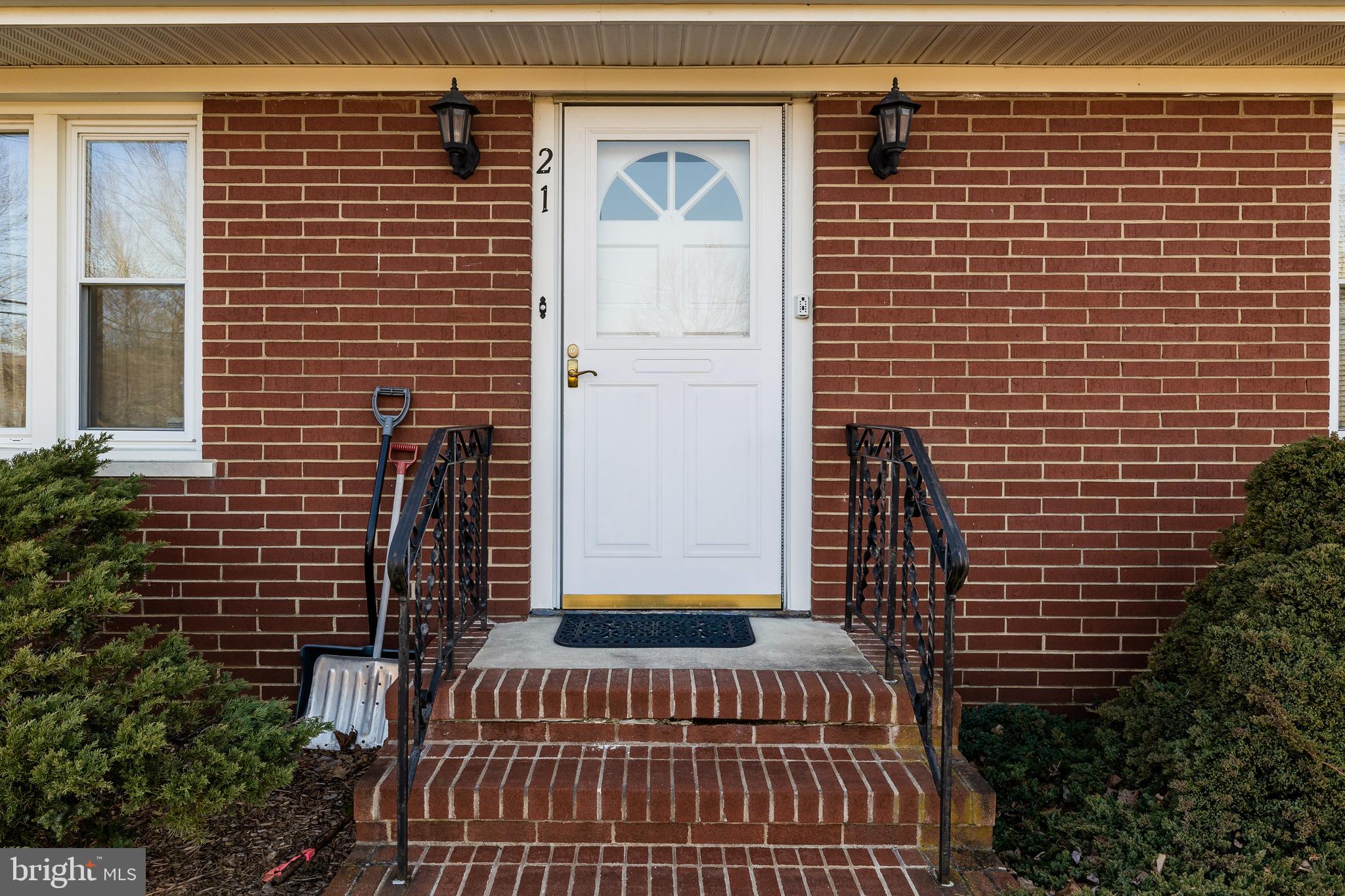 21 Spring Garden Road Robbinsville, NJ 08691 - Photo 3 of 22