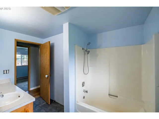 $352,000 | 905 Ash Street, Brownsville, OR 97327