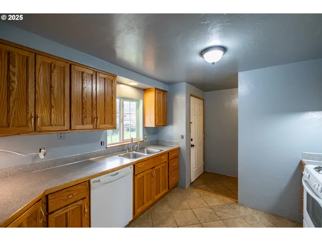 $352,000 | 905 Ash Street, Brownsville, OR 97327