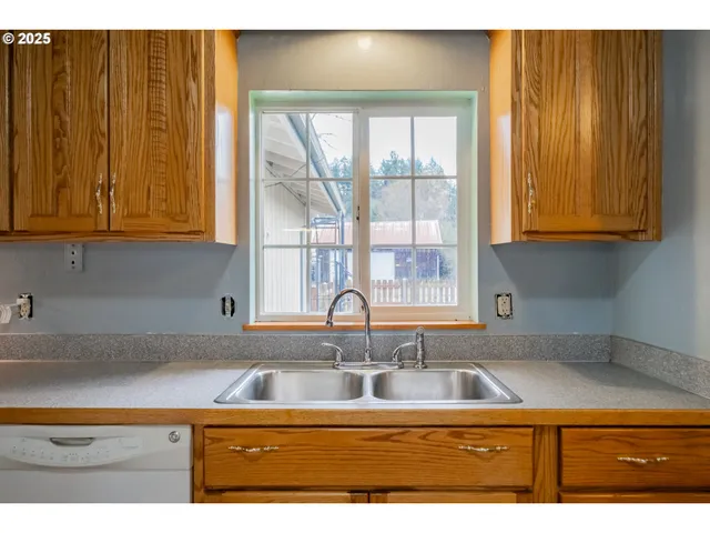 $352,000 | 905 Ash Street, Brownsville, OR 97327