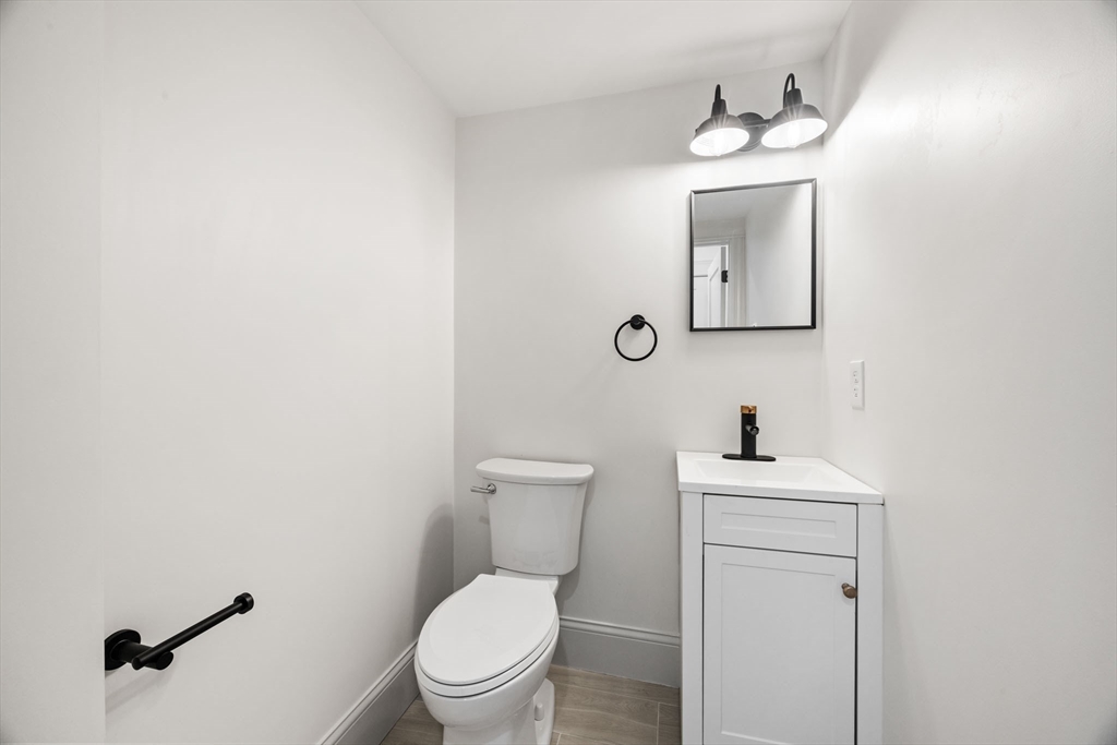 9 Swan Street, Unit 1 Beverly, MA 01915 - Photo 11 of 38