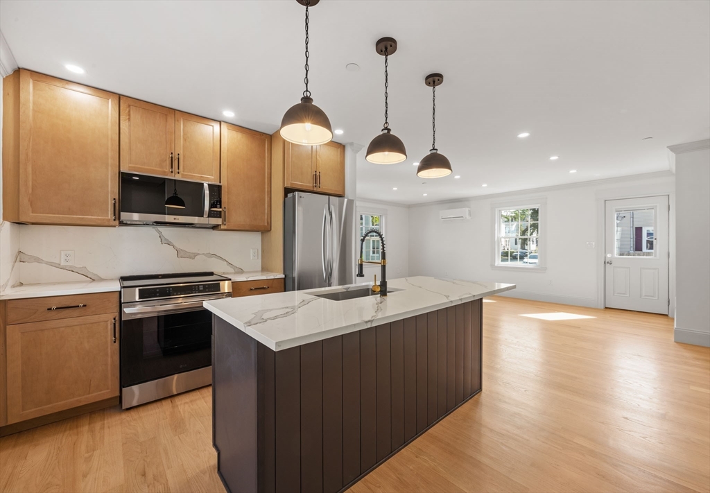 9 Swan Street, Unit 1 Beverly, MA 01915 - Photo 9 of 38