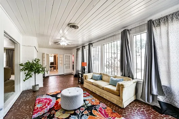 $1,999 | 3423 Ozark Street, Houston, TX 77021