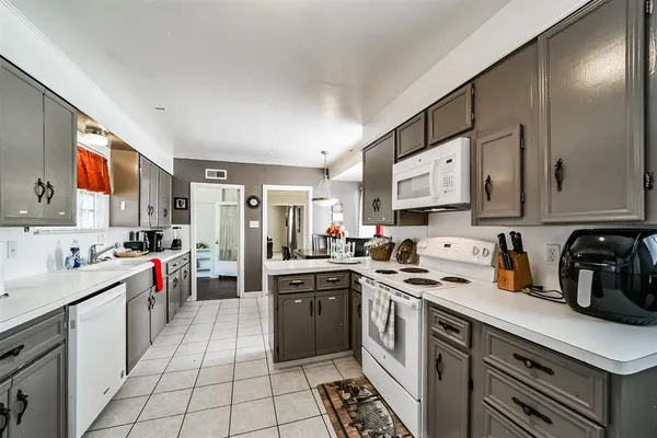 $1,999 | 3423 Ozark Street, Houston, TX 77021