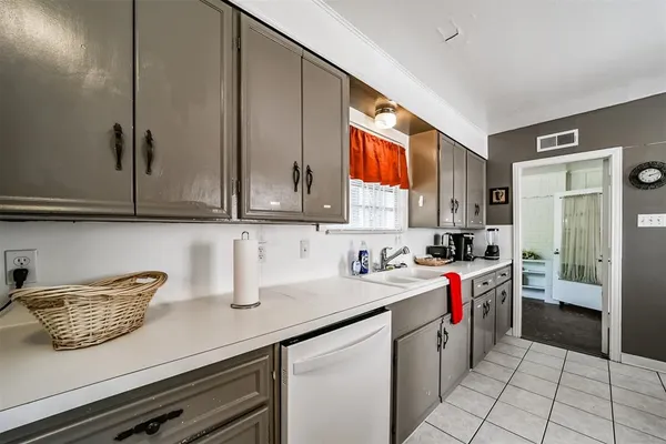 $1,999 | 3423 Ozark Street, Houston, TX 77021