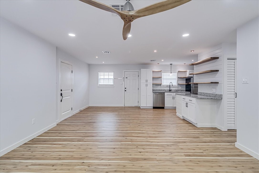 15222 Cruiser Street, Unit B Corpus Christi, TX 78418 - Photo 5 of 40