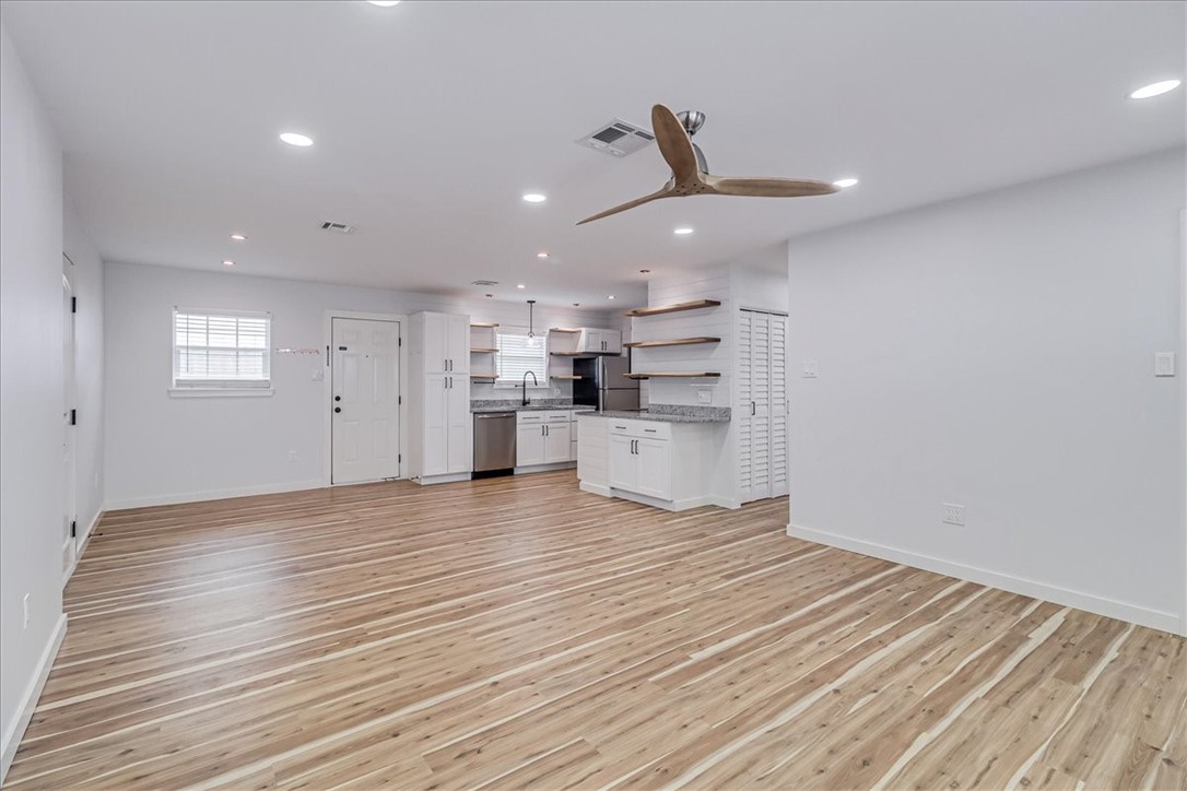 15222 Cruiser Street, Unit B Corpus Christi, TX 78418 - Photo 6 of 40