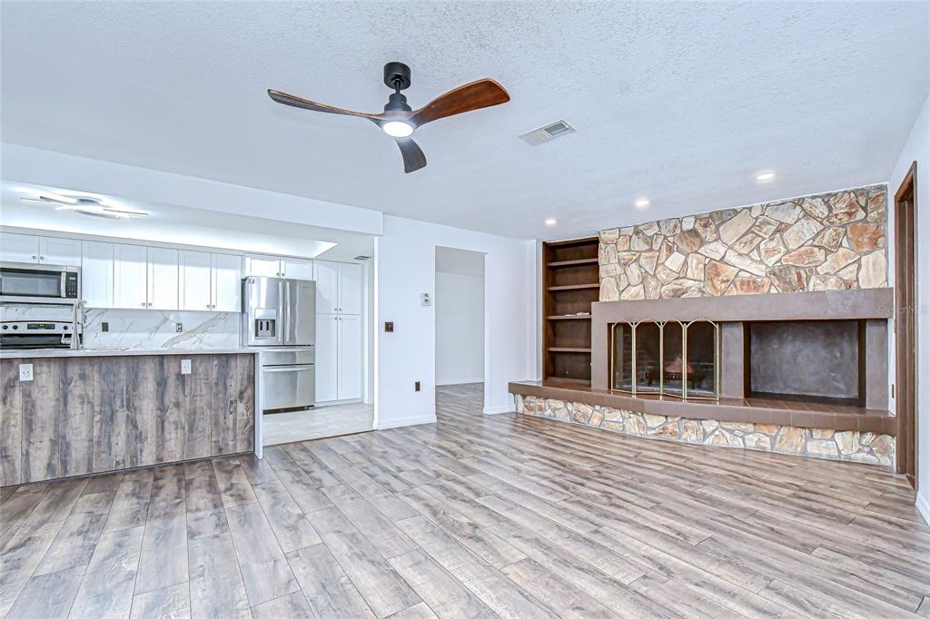 2102 Doefield Court Valrico, FL 33596 - Photo 12 of 36