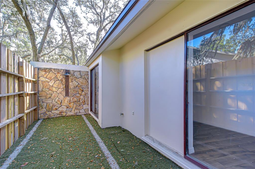 2102 Doefield Court Valrico, FL 33596 - Photo 18 of 36