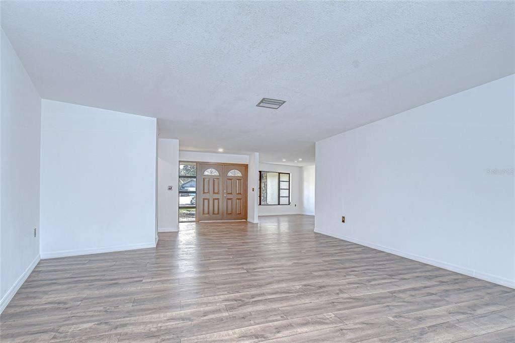 2102 Doefield Court Valrico, FL 33596 - Photo 6 of 36