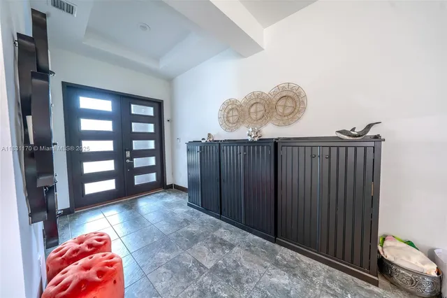 a view of entryway with livingroom