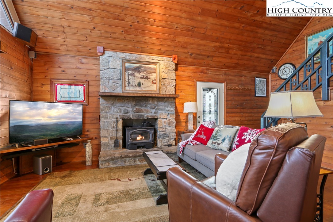 534 Hawk Ridge Road Deep Gap, NC 28618 - Photo 5 of 42 Gallery Image 5