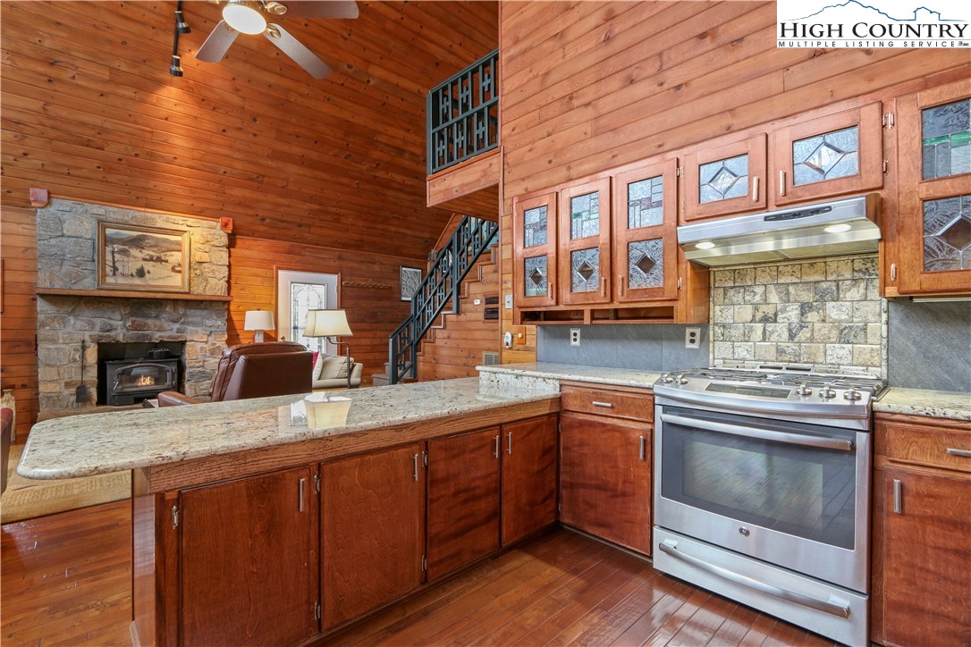 534 Hawk Ridge Road Deep Gap, NC 28618 - Photo 7 of 42 Gallery Image 7
