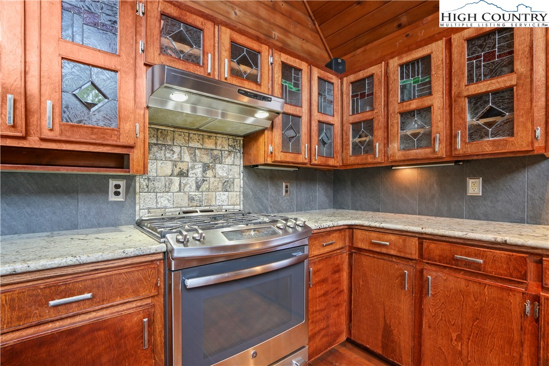 534 Hawk Ridge Road Deep Gap, NC 28618 - Photo 8 of 42 Gallery Image 8