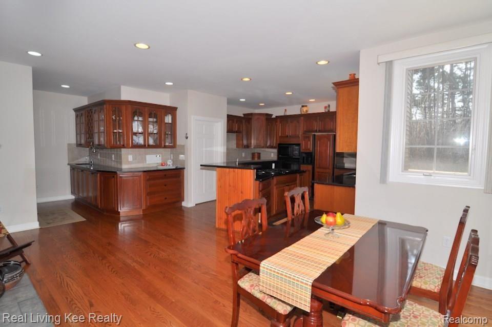 2890 Hadden Road Oakland, MI 48363 - Photo 16 of 51 Kitchen_4.jpg