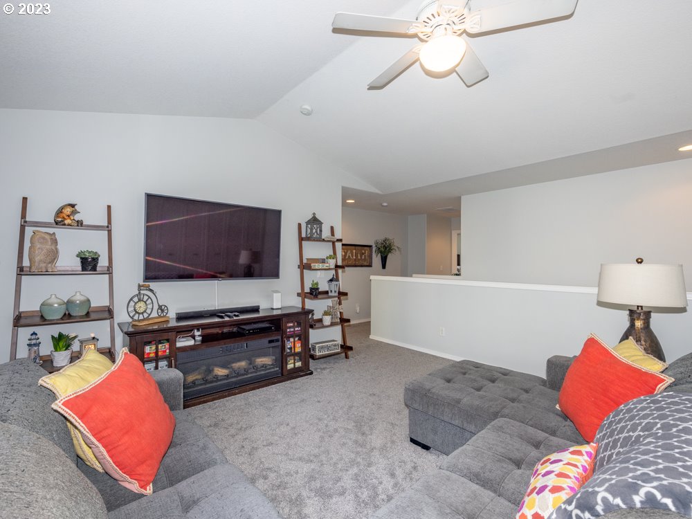 19810 Southeast 4th Way Camas, WA 98607 - Photo 12 of 28 Loft