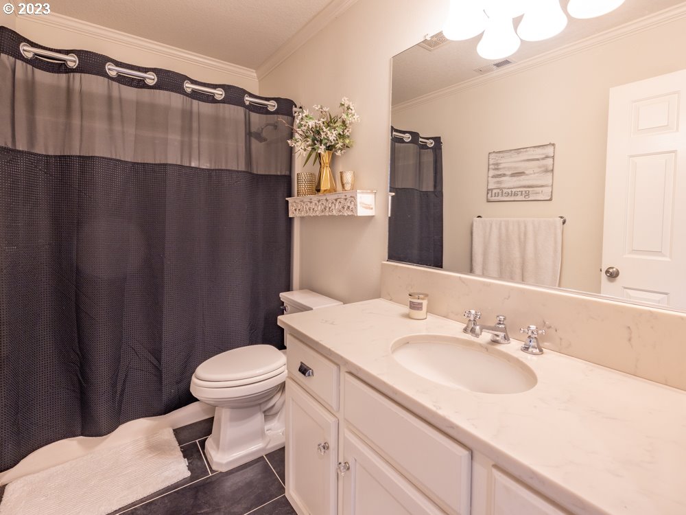 19810 Southeast 4th Way Camas, WA 98607 - Photo 21 of 28 Bathroom