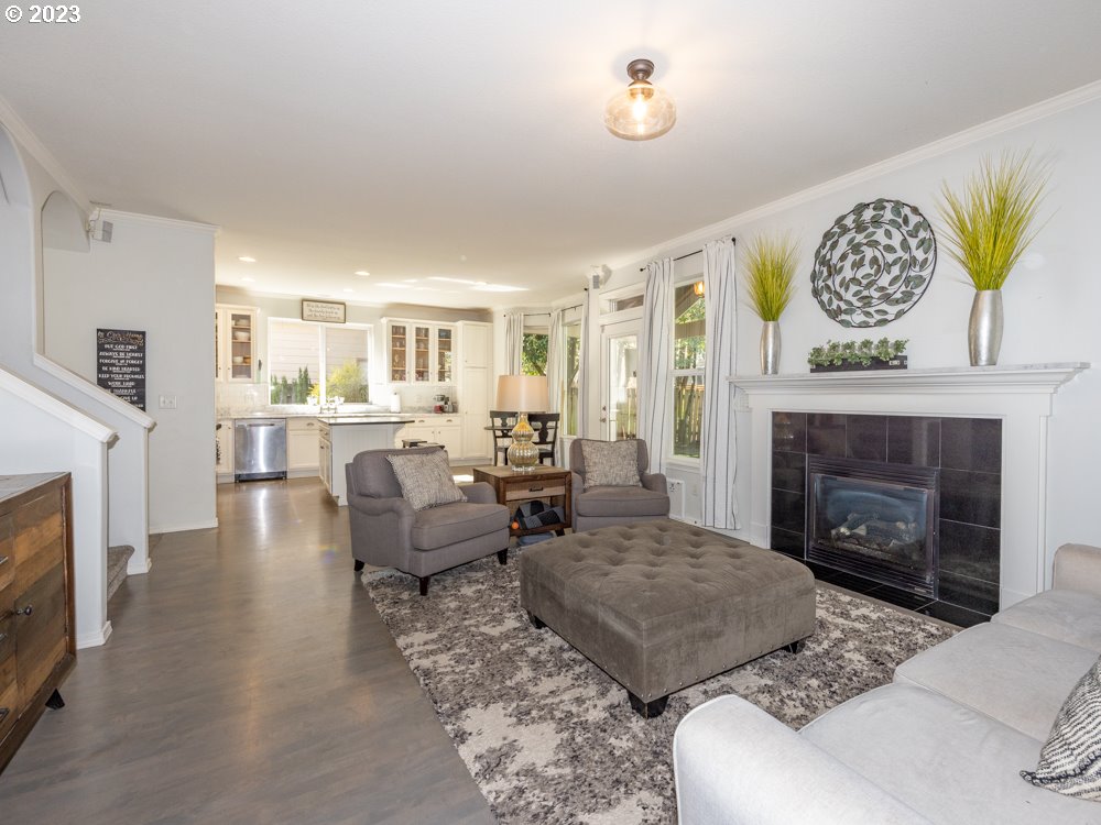 19810 Southeast 4th Way Camas, WA 98607 - Photo 8 of 28 Family Room
