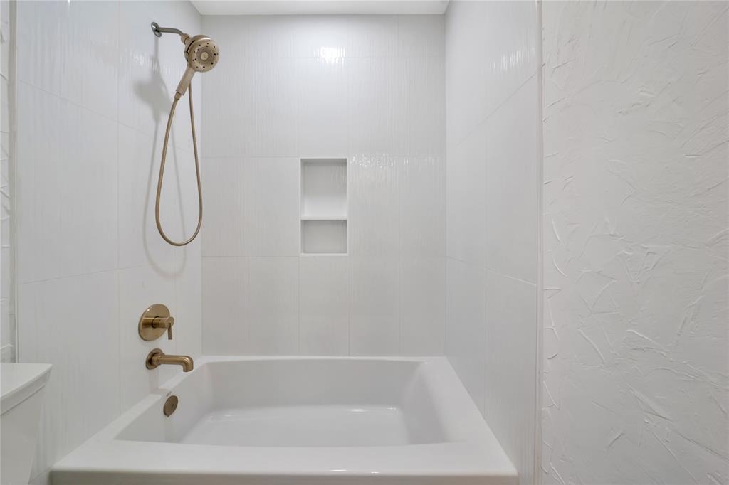 2909 Normandy Court Euless, TX 76039 - Photo 23 of 36 a bathroom with a bath tub with a shower