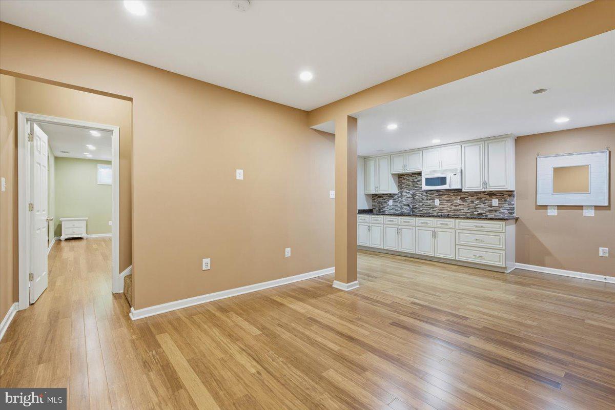 5803 Hall Street Burke, VA 22015 - Photo 5 of 77