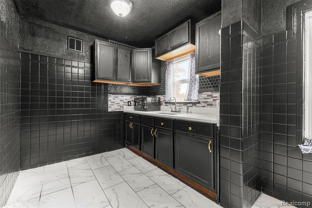 8889 Lane Street Detroit, MI 48209 - Photo 16 of 38