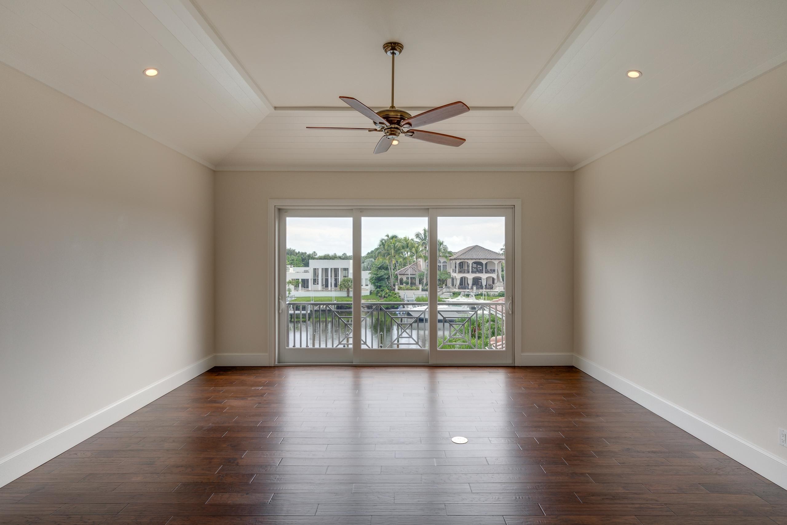 161 Commodore Drive Jupiter, FL 33477 - Photo 20 of 57 161 commodore upstairs living area