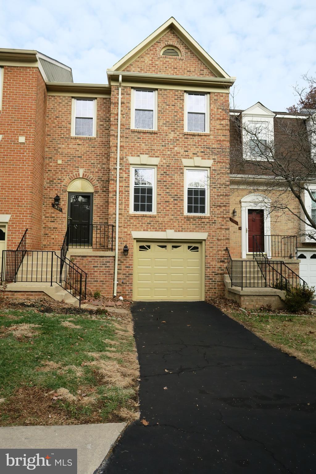 7845 Painted Daisy Drive Springfield, VA 22152 - Photo 4 of 46