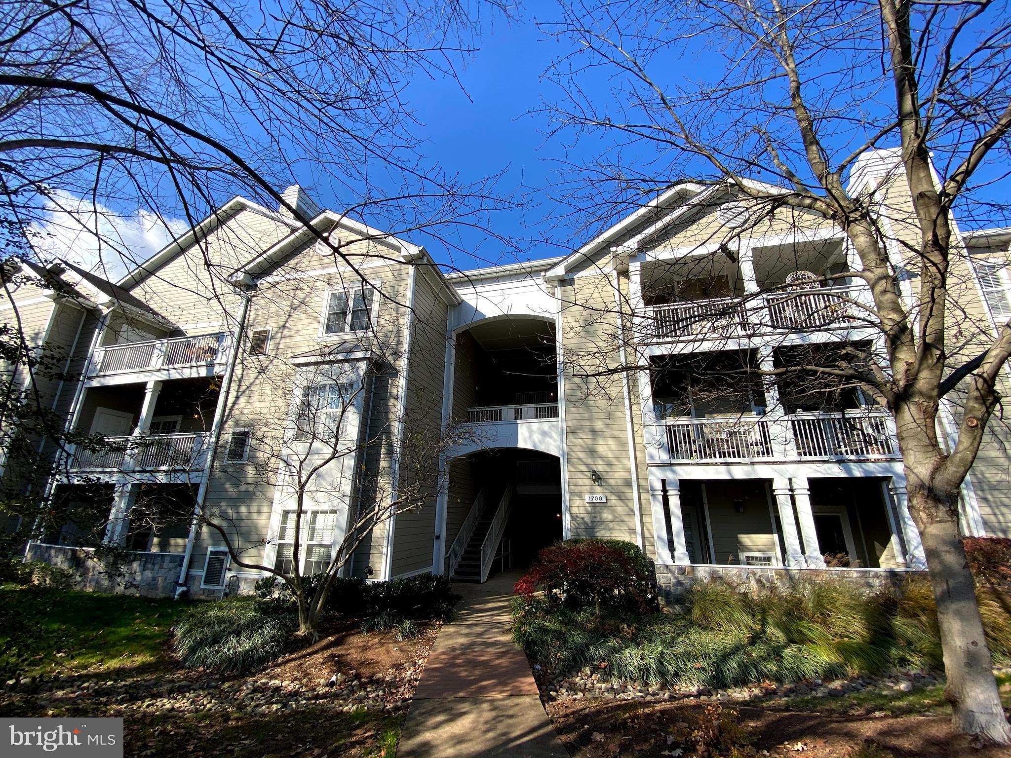 1700 Lake Shore Crest Drive, Unit 23 Reston, VA 20190 - Photo 3 of 39