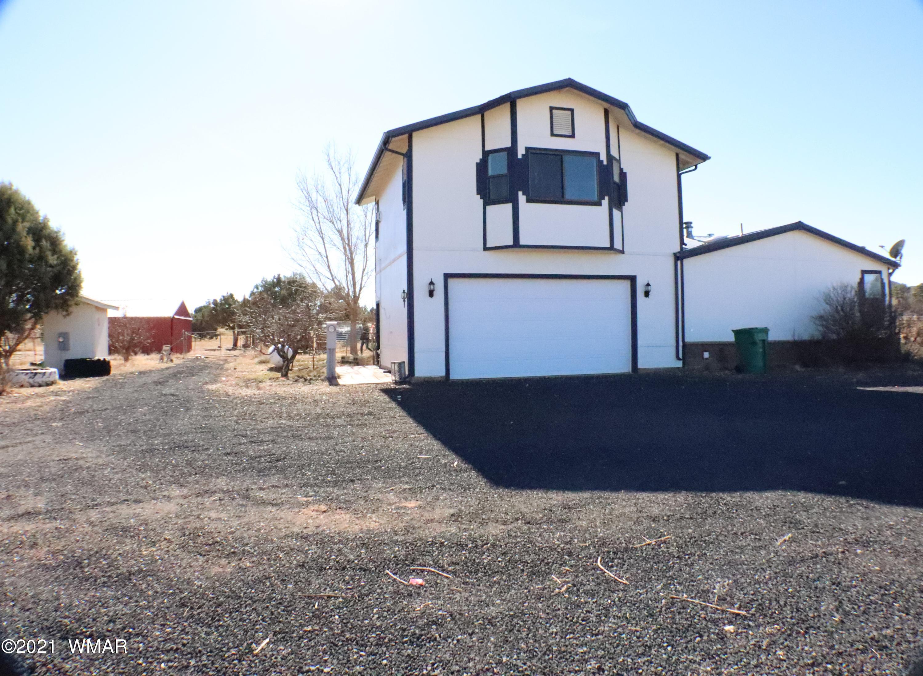 1021 Burton Road Show Low, AZ 85901 - Photo 3 of 27