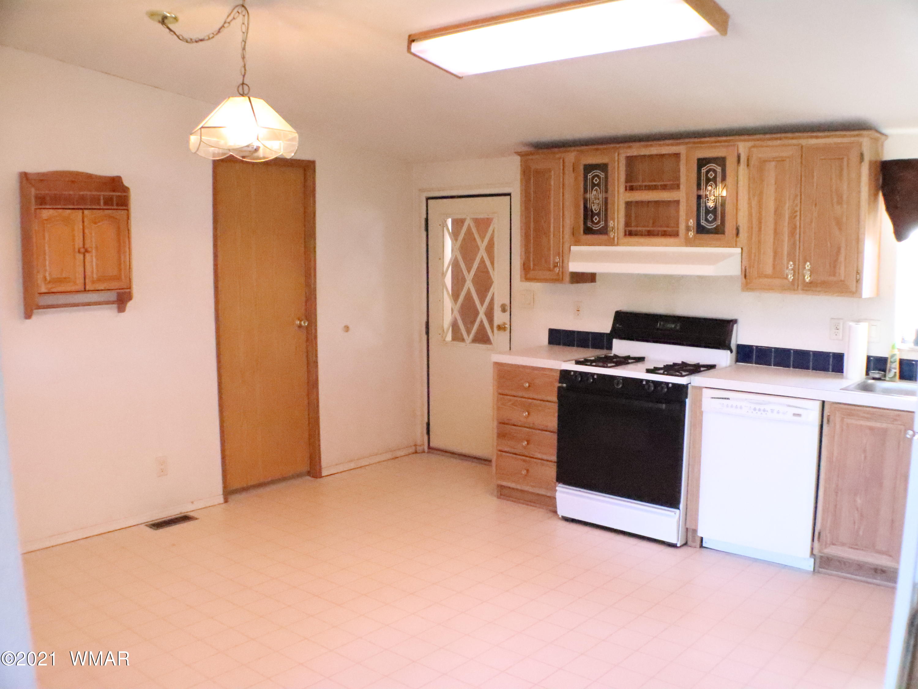 1021 Burton Road Show Low, AZ 85901 - Photo 8 of 27