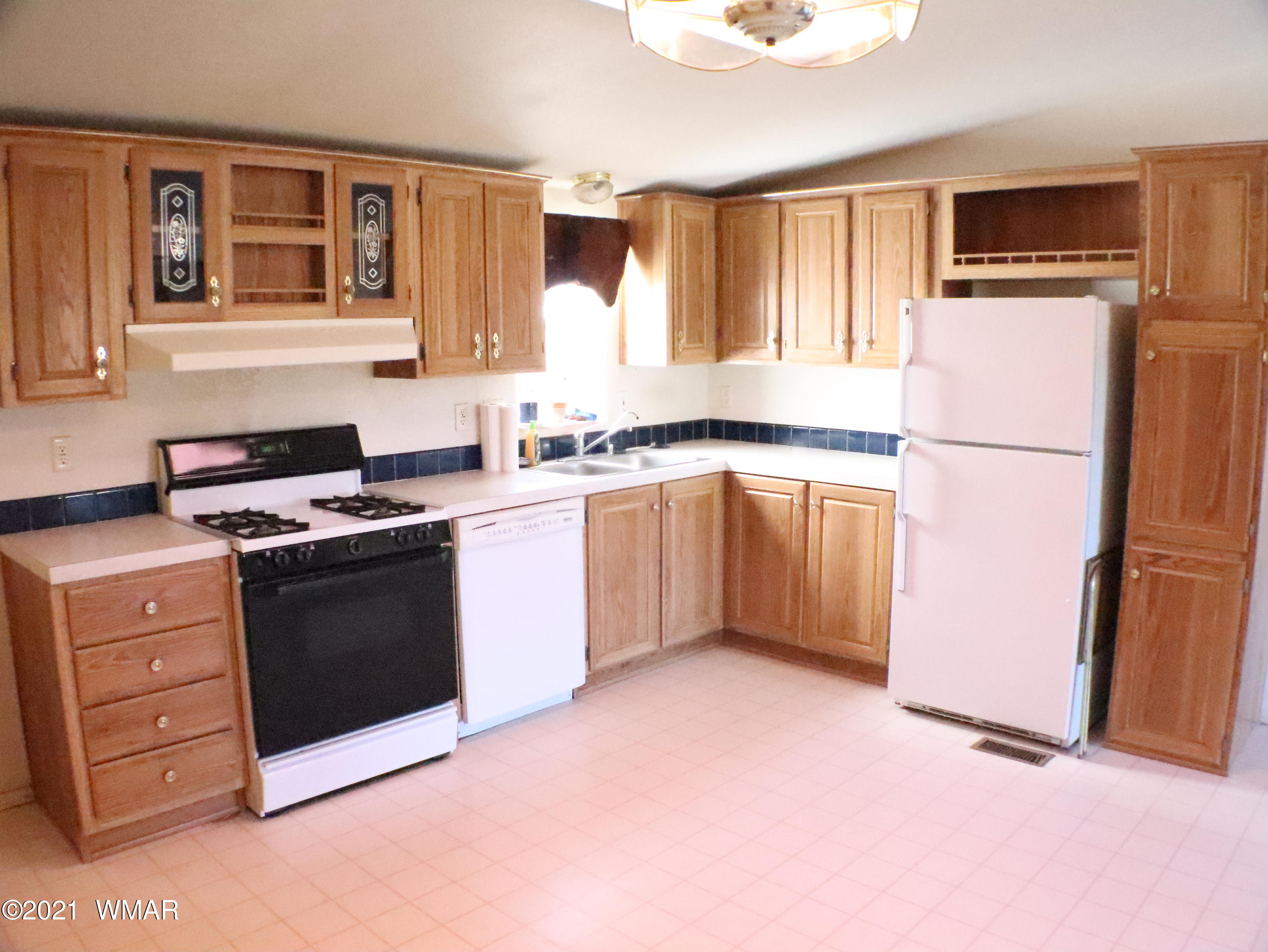 1021 Burton Road Show Low, AZ 85901 - Photo 9 of 27