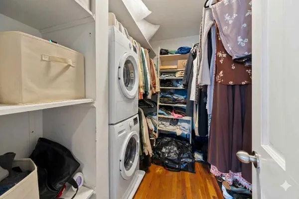 $300,000 | 801 West Oakdale Avenue, Unit 1B, Chicago, IL 60657